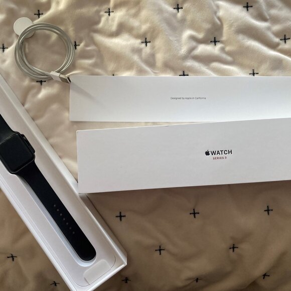 Apple Watch Series 3 - 42 mm - Space Grey Aluminum - Black Band - Picture 7 of 8